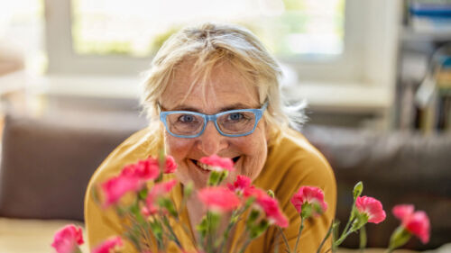 woman-blue-glasses-gold-sweater-scaled